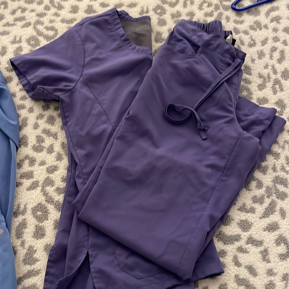 Small top with extra small petite scrub pants.